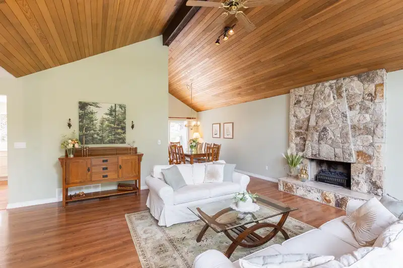 11045 SOUTHRIDGE ROAD - photo 2 of 40