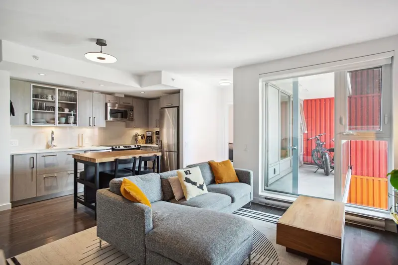 501 983 E HASTINGS STREET - photo 3 of 16