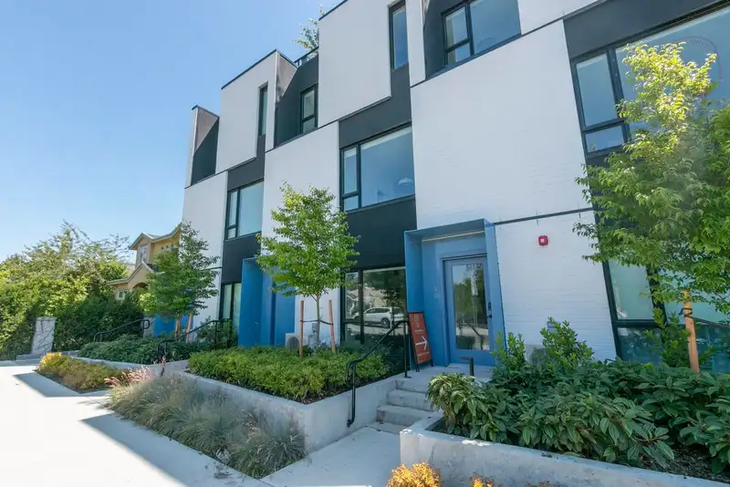 46 W KING EDWARD AVENUE - photo 1 of 39