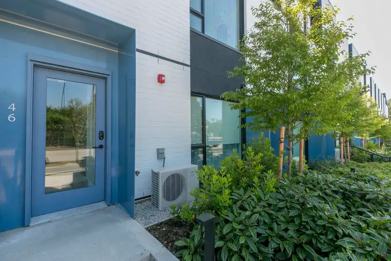 46 W KING EDWARD AVENUE - photo 2 of 39
