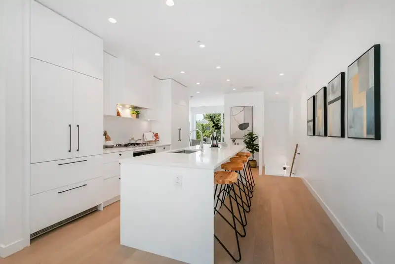 46 W KING EDWARD AVENUE - photo 3 of 39