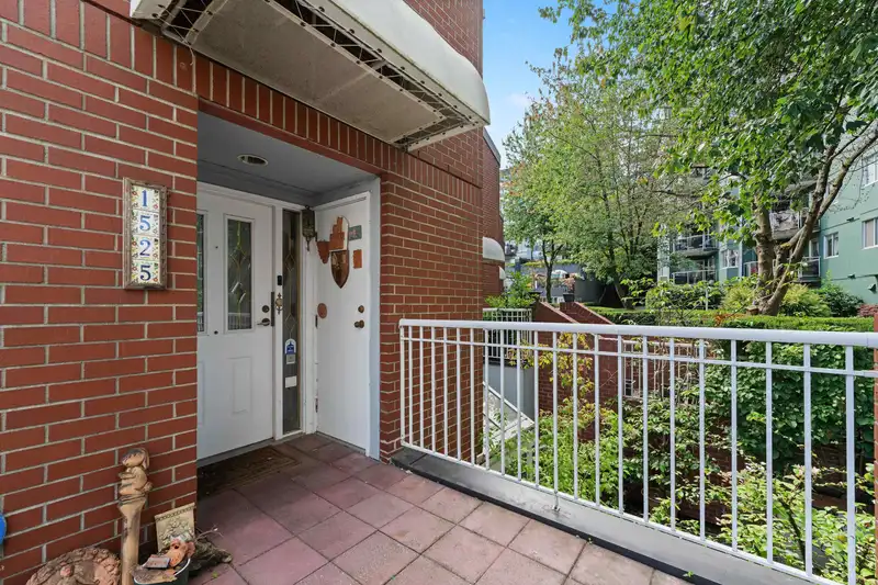 1525 MARINER WALK - photo 4 of 40