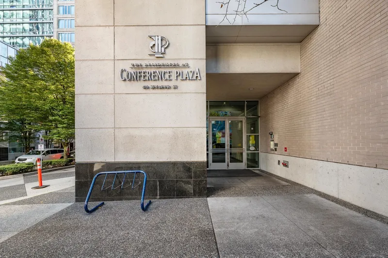 805 438 SEYMOUR STREET - photo 3 of 23