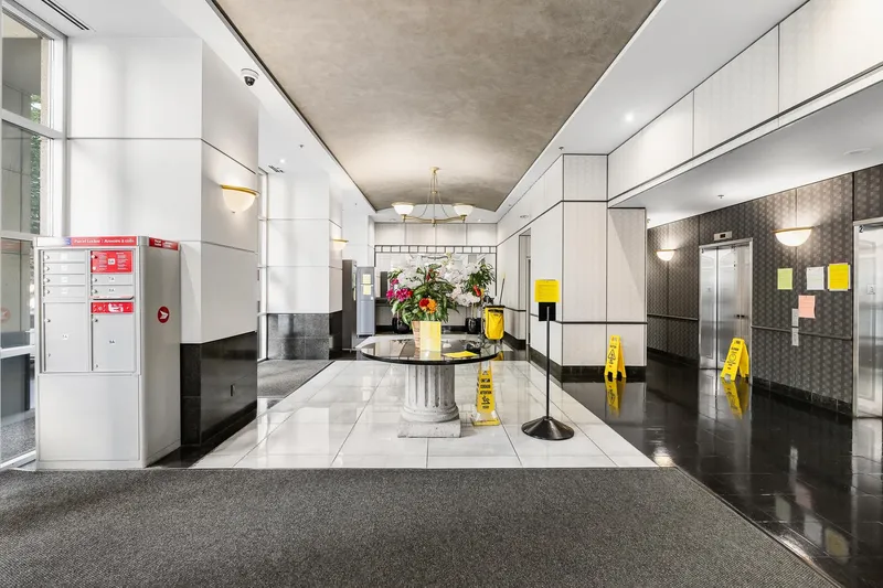 805 438 SEYMOUR STREET - photo 4 of 23