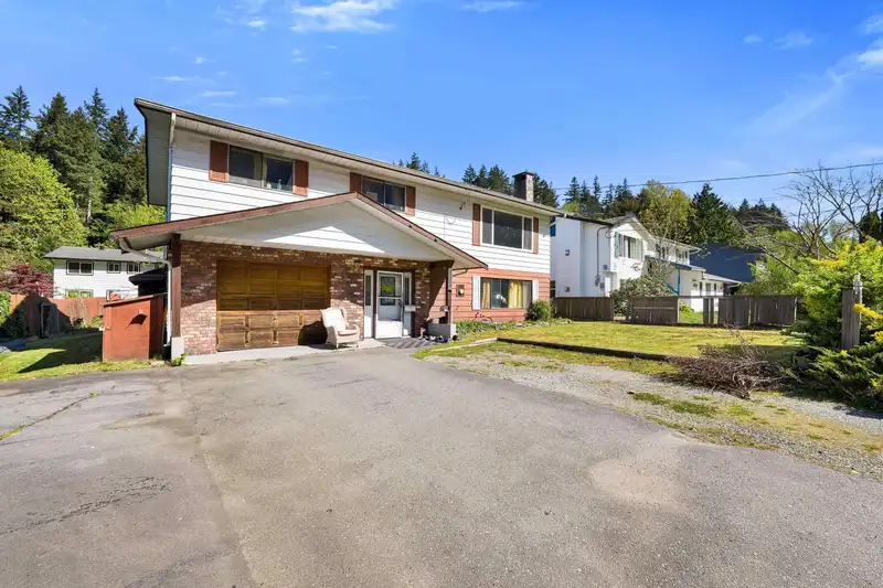 38319 WESTWAY AVENUE - photo 1 of 35