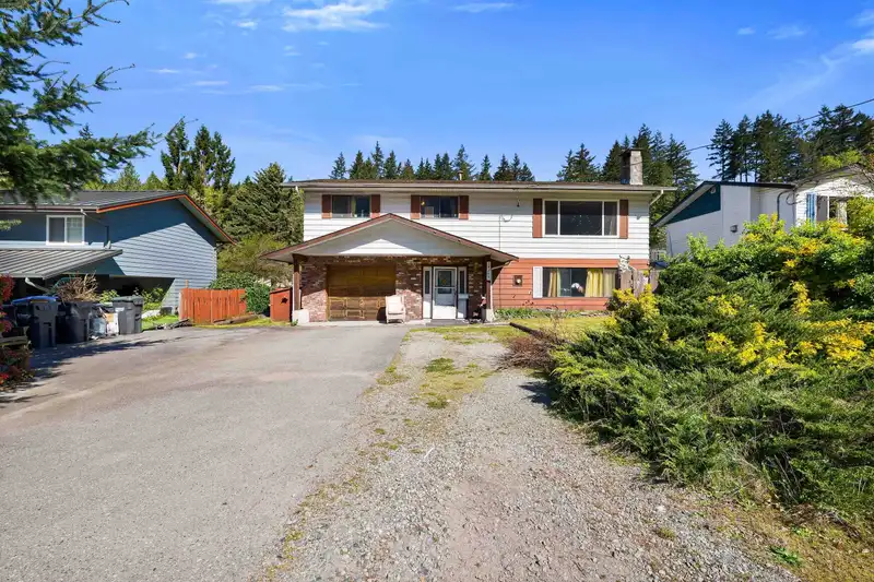 38319 WESTWAY AVENUE - photo 2 of 35