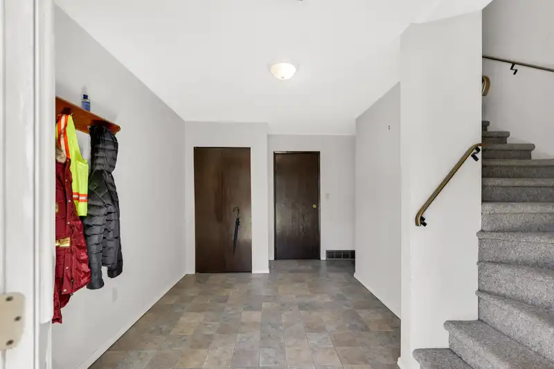 38319 WESTWAY AVENUE - photo 4 of 35