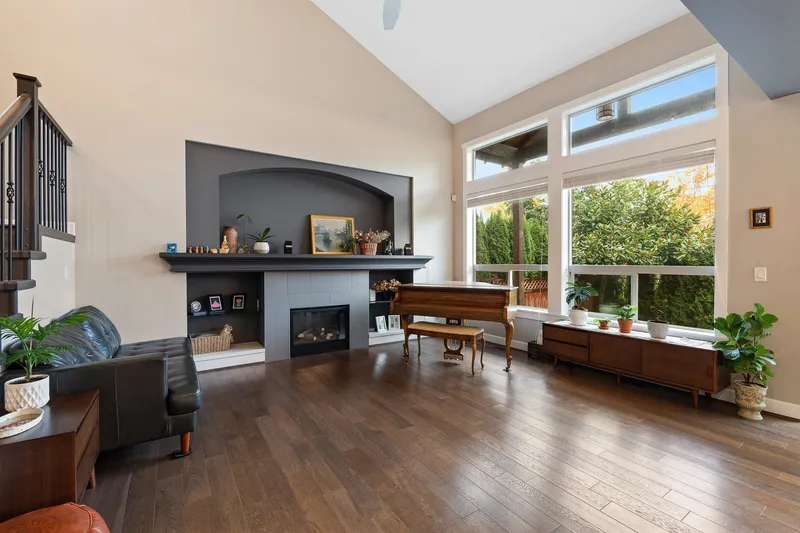 21068 78A AVENUE - photo 3 of 23