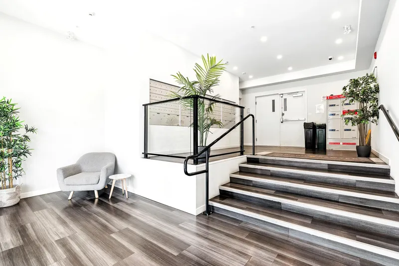 507 13623 81A AVENUE - photo 4 of 25