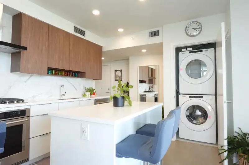 2401 7769 PARK CRESCENT - photo 1 of 38