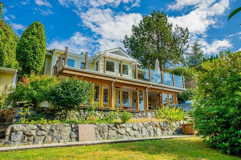 6245 NELSON AVENUE - photo 3 of 25