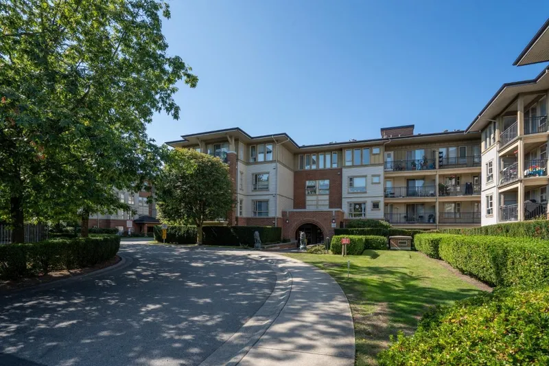 2102 5113 GARDEN CITY ROAD - photo 2 of 25