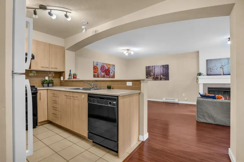 2102 5113 GARDEN CITY ROAD - photo 4 of 25