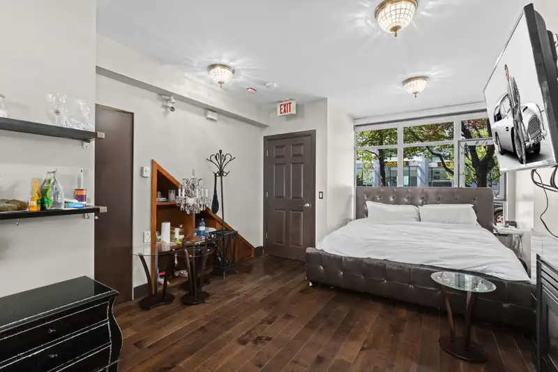 1084 HORNBY STREET - photo 3 of 37