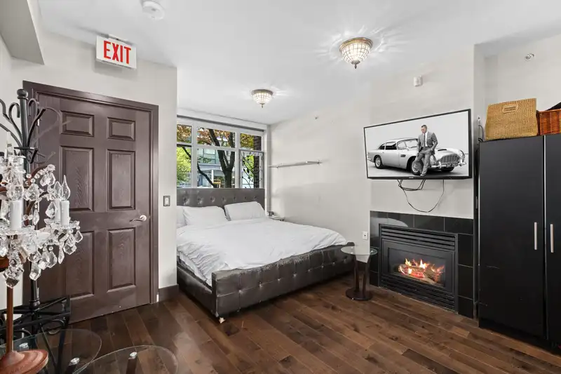 1084 HORNBY STREET - photo 4 of 37