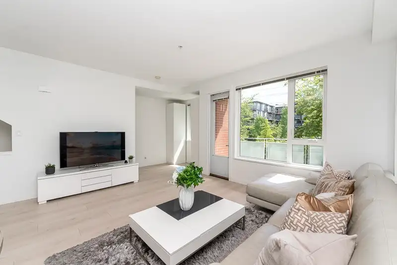 3187 E KENT AVENUE NORTH - photo 4 of 40