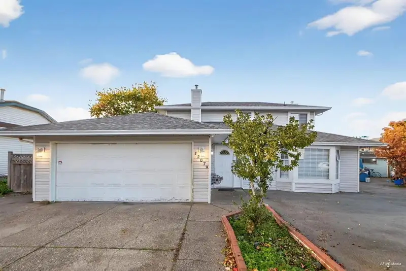 12079 84A AVENUE - photo 2 of 20