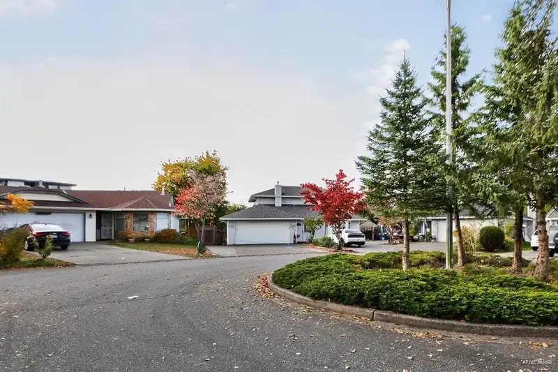12079 84A AVENUE - photo 3 of 20