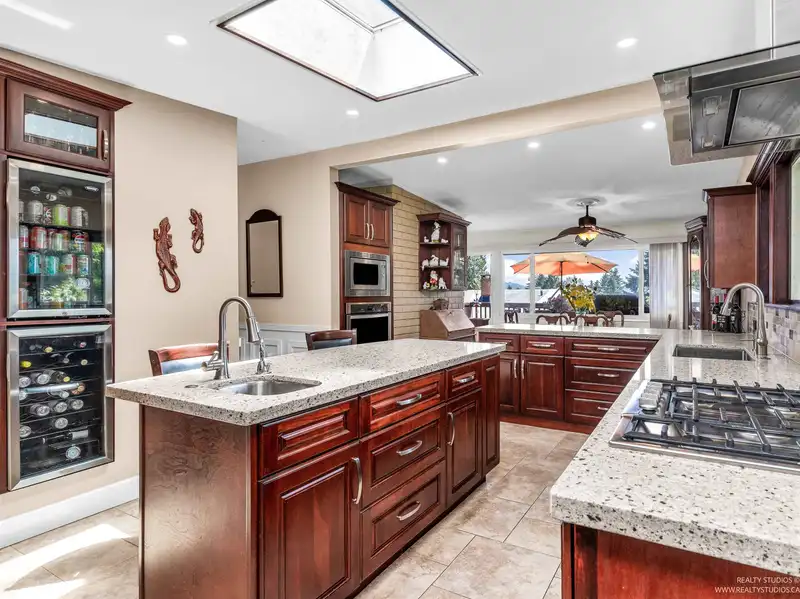 2990 EDDYSTONE CRESCENT - photo 1 of 40