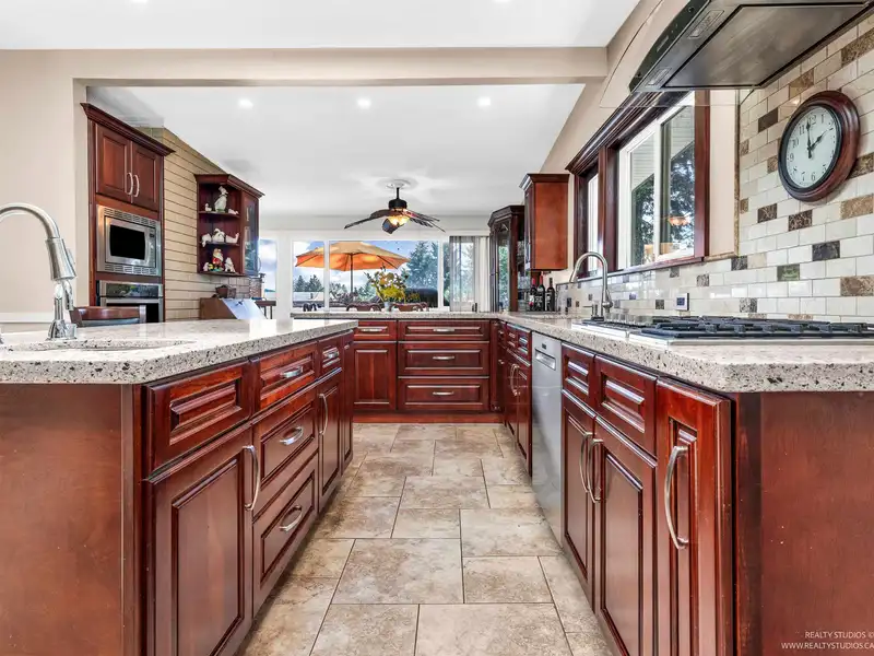 2990 EDDYSTONE CRESCENT - photo 4 of 40