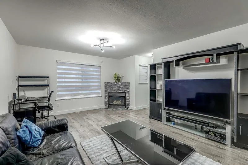 30 12730 66 AVENUE - photo 4 of 25