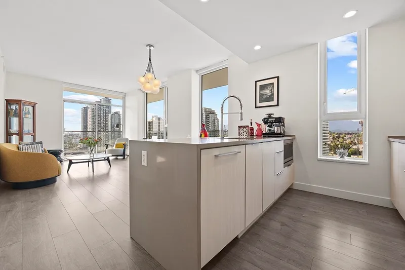 2107 4465 JUNEAU STREET - photo 4 of 24