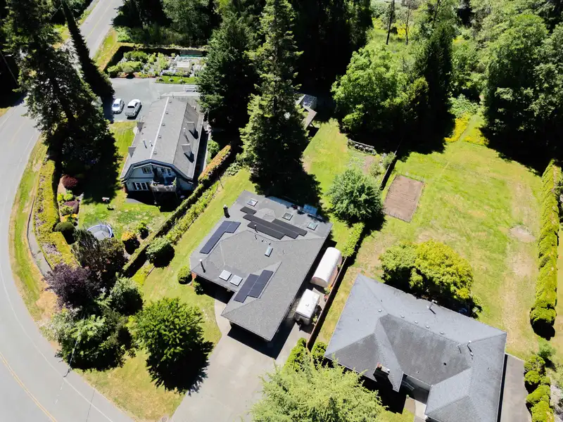 21050 YEOMANS CRESCENT - photo 3 of 40