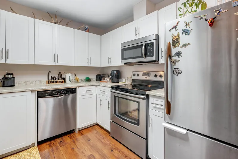 17440 61A AVENUE - photo 2 of 25