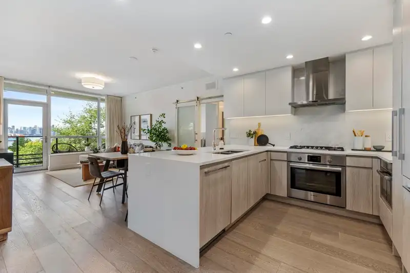 309 177 W 3RD STREET - photo 2 of 28