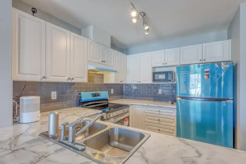 405 13733 74 AVENUE - photo 1 of 28