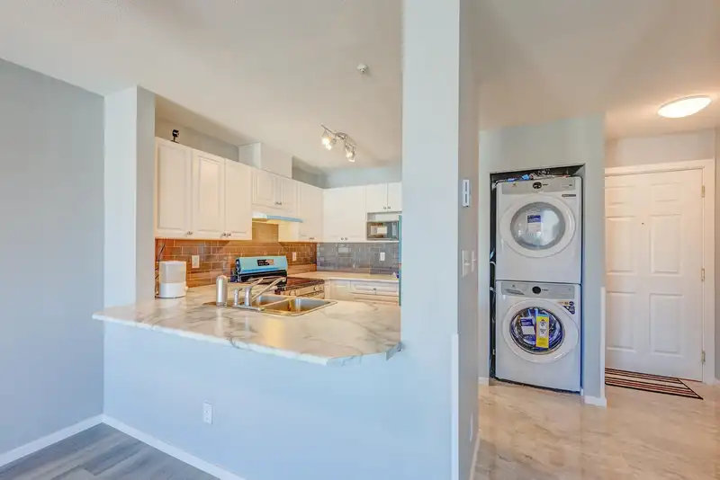 405 13733 74 AVENUE - photo 3 of 28