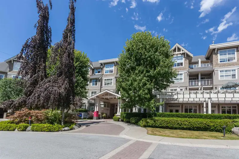 315 960 LYNN VALLEY ROAD - photo 1 of 26