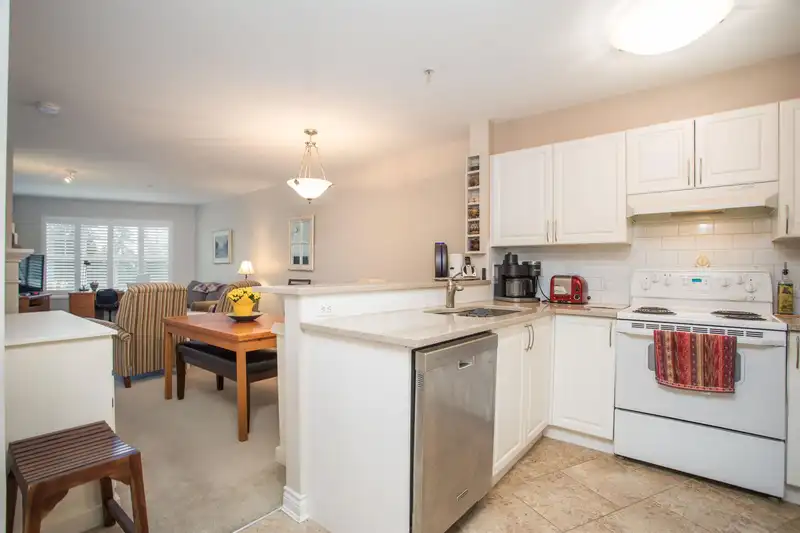 315 960 LYNN VALLEY ROAD - photo 3 of 26