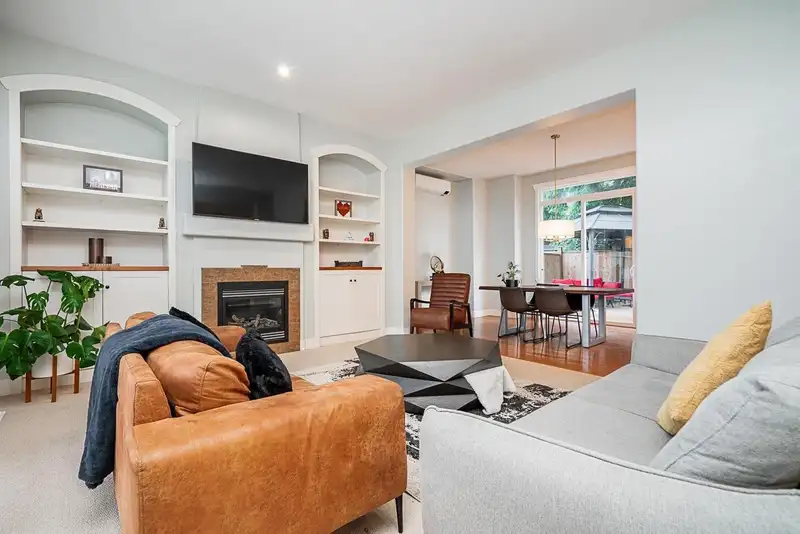 6075 165A STREET - photo 2 of 32