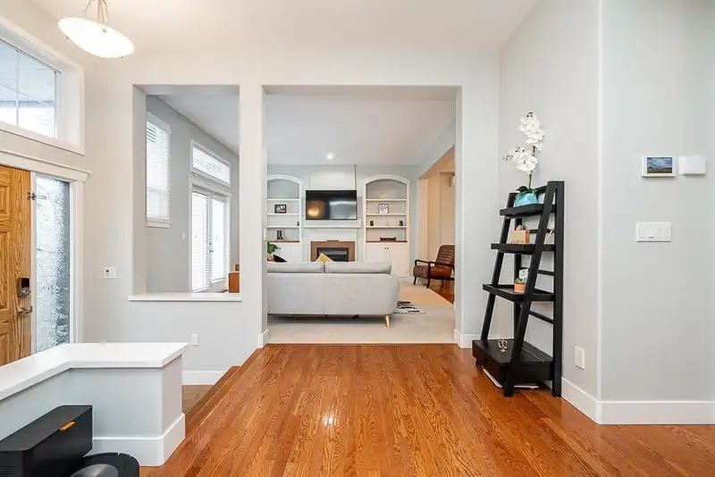 6075 165A STREET - photo 3 of 32