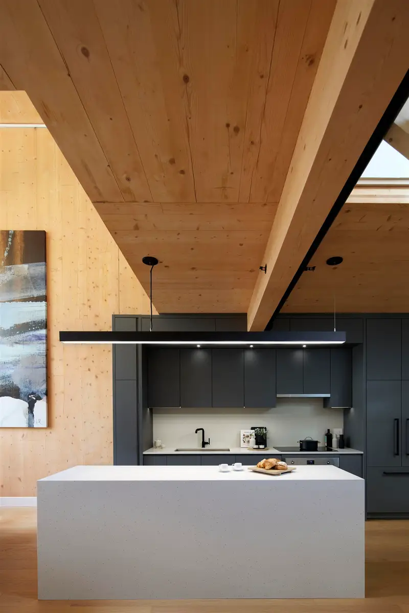 108 310 SALTER STREET - photo 2 of 25