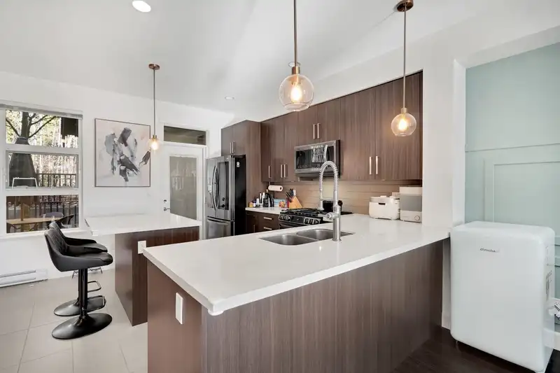 14 3431 GALLOWAY AVENUE - photo 3 of 34