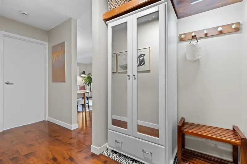 109 423 AGNES STREET - photo 2 of 30
