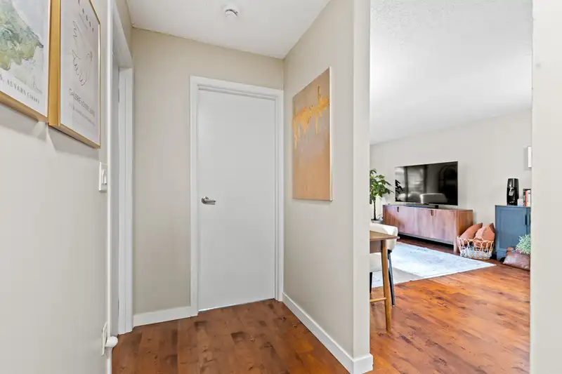 109 423 AGNES STREET - photo 3 of 30