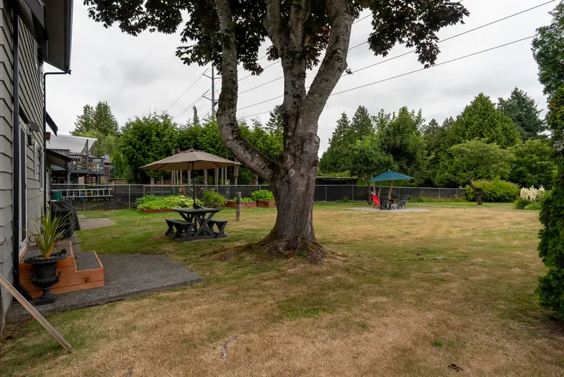 1380 53A STREET - photo 4 of 8