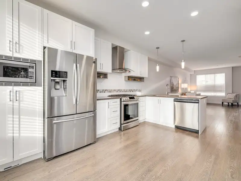 584 4688 HAWK LANE - photo 2 of 31