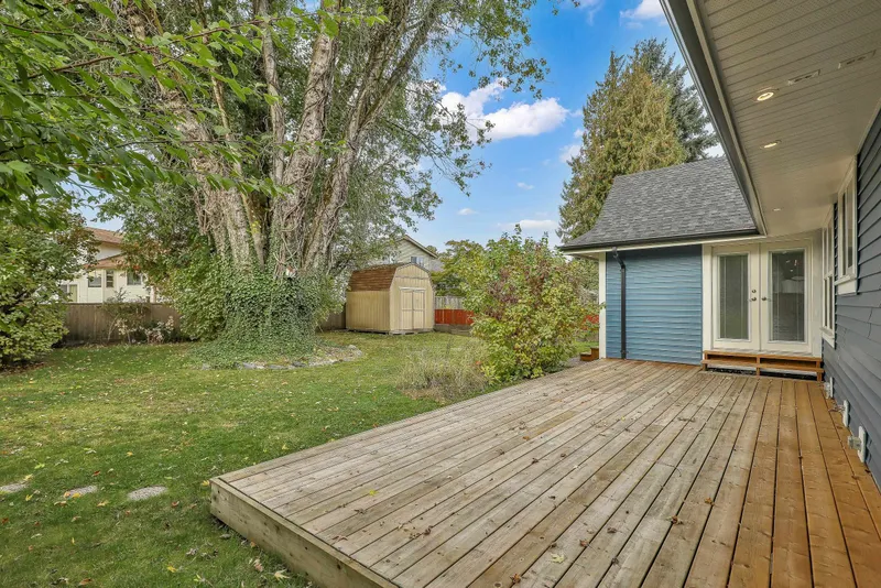 9671 153A STREET - photo 4 of 25