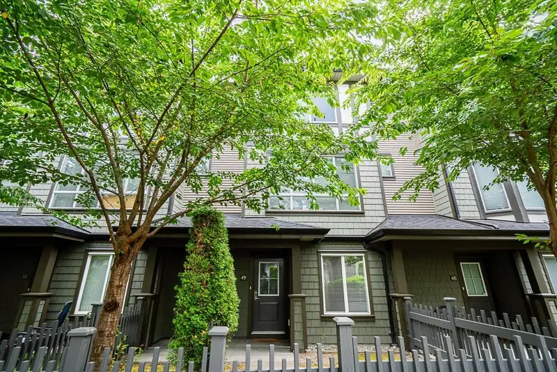 49 8138 204 STREET - photo 2 of 40