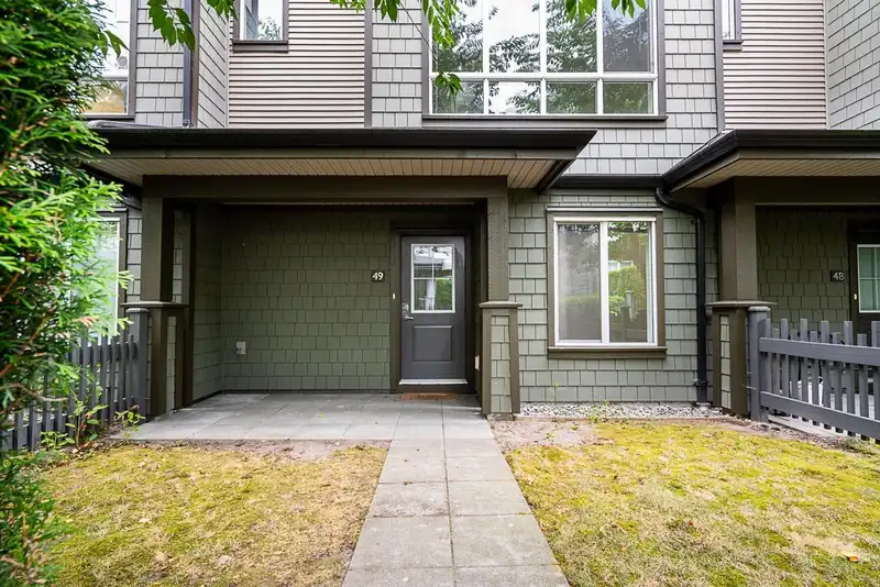 49 8138 204 STREET - photo 4 of 40