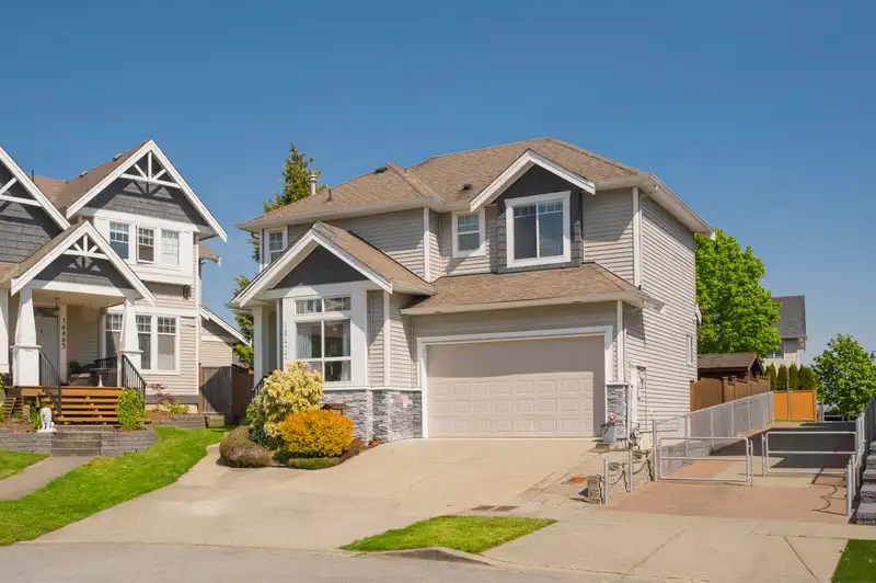 16477 59A AVE AVENUE - photo 2 of 40