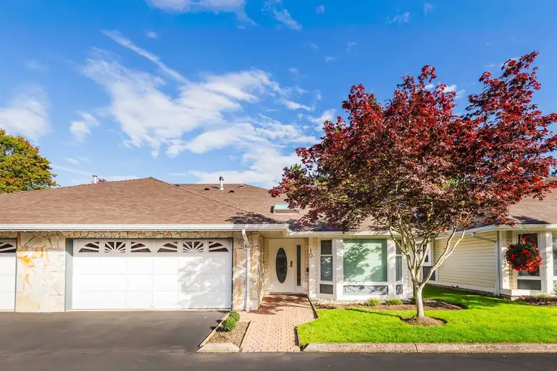 10 21746 52 AVENUE - photo 1 of 27