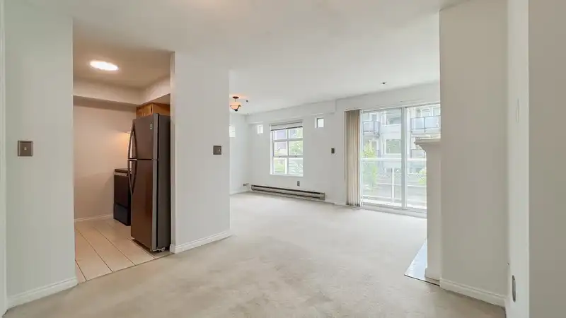201 966 W 14TH AVENUE - photo 4 of 22