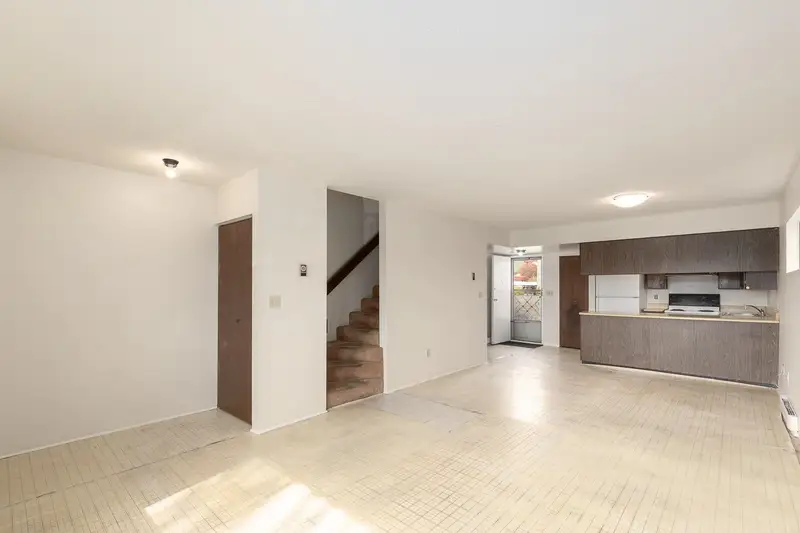 835 PRIOR STREET - photo 4 of 25