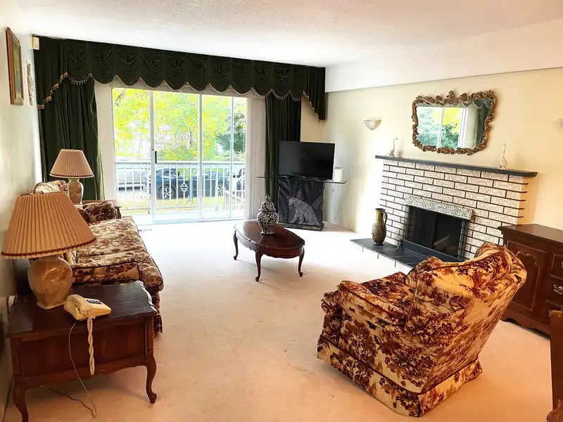 4447 GLADSTONE STREET - photo 2 of 17