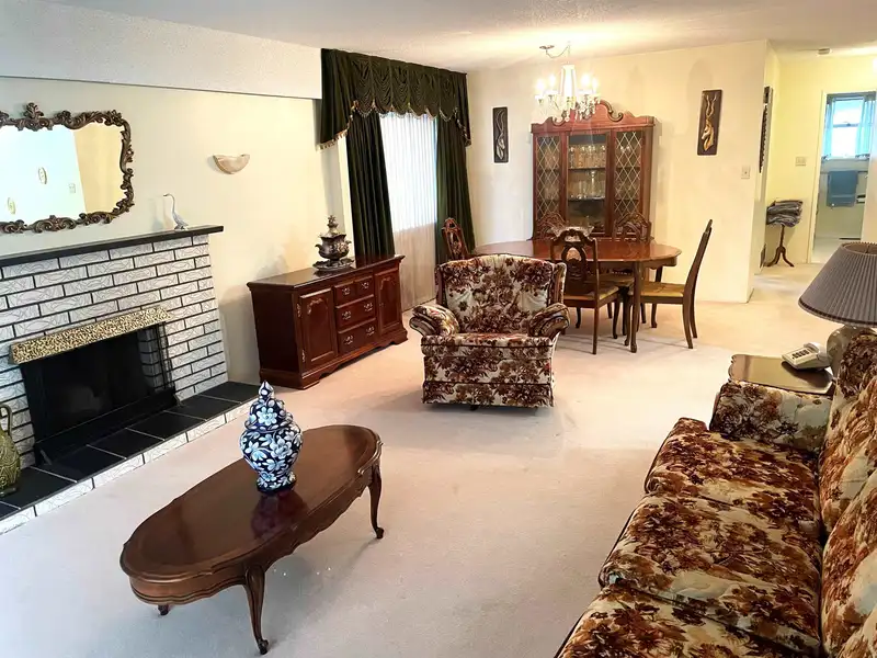 4447 GLADSTONE STREET - photo 4 of 17